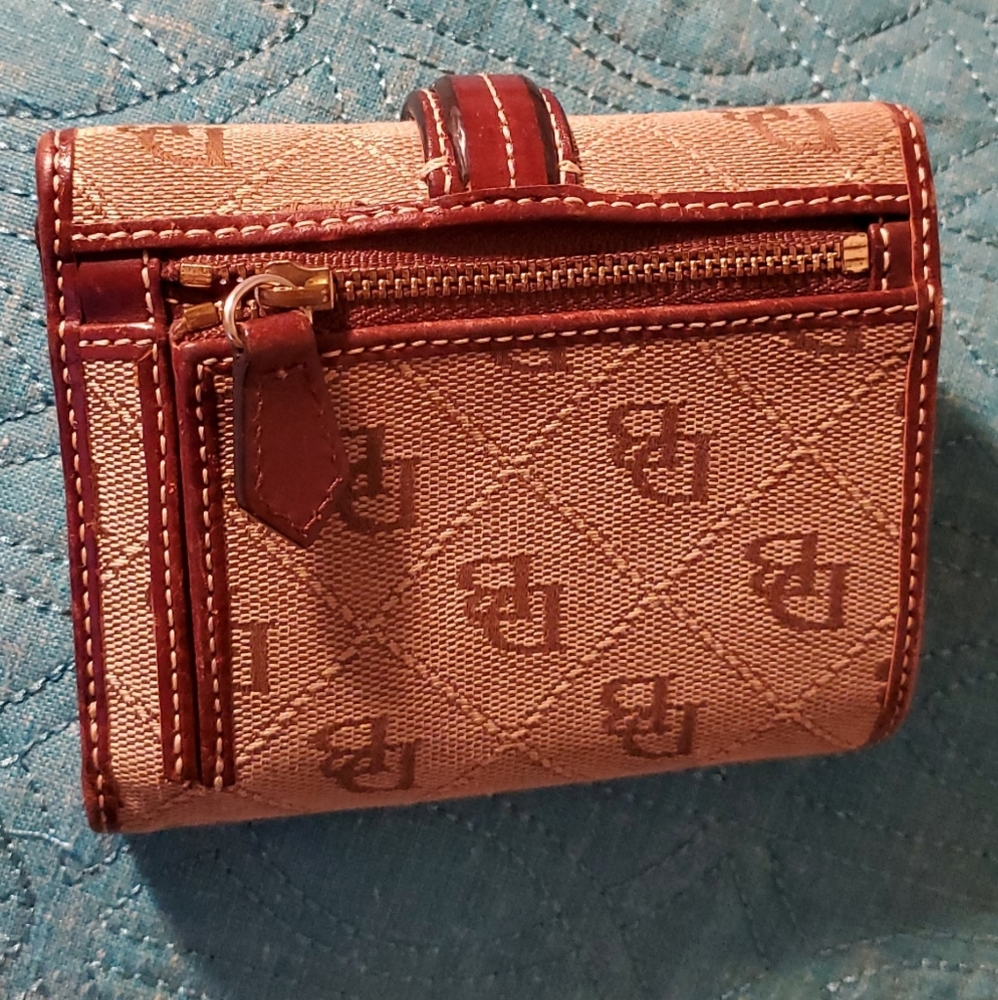 Dooney & Bourke - Picture 2 of 6